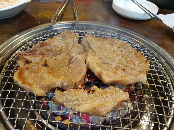 韓国グルメ（東大門）の焼肉サムギョプサル